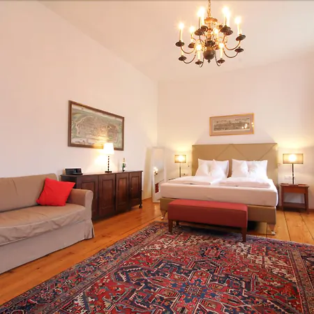 玛尔堡城堡酒店 4*