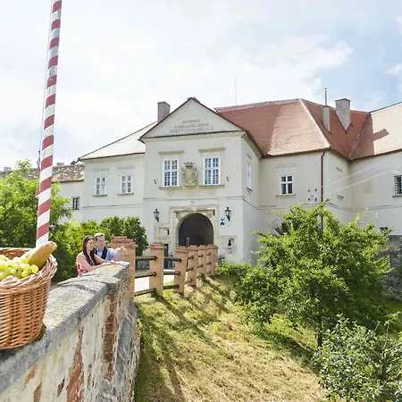 Schlosshotel Mailberg 4*